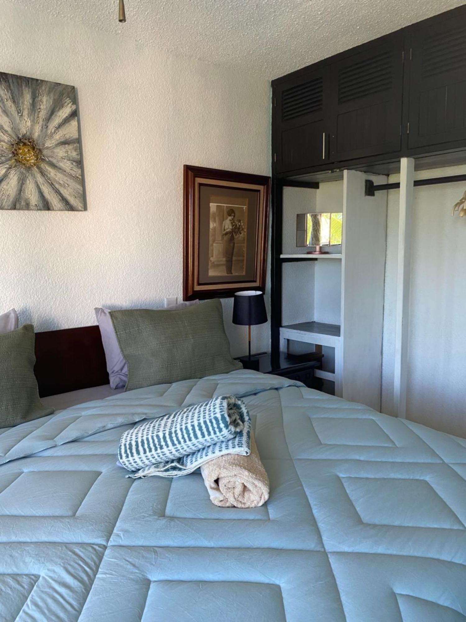 Front Private With Shared Bathroom Apartment