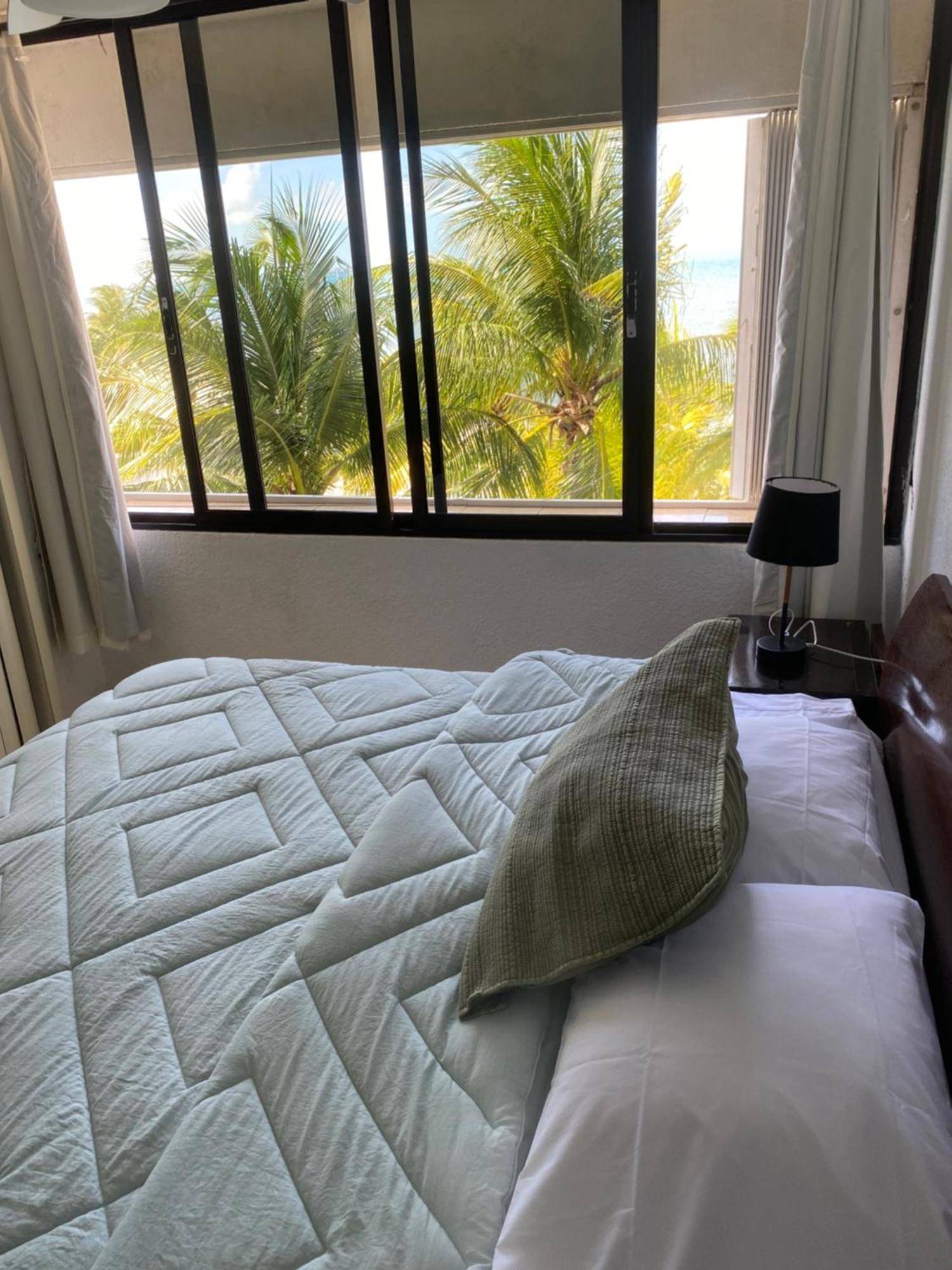 Apartment Front Private With Shared Bathroom *