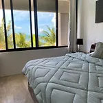 Front Beach Private Room With Shared Bathroom